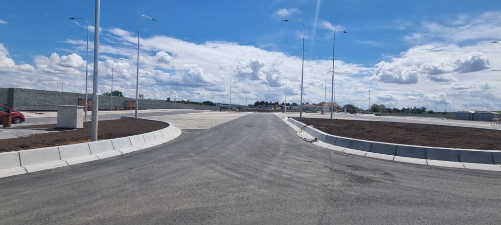Klíčany rest area on the D8 motorway